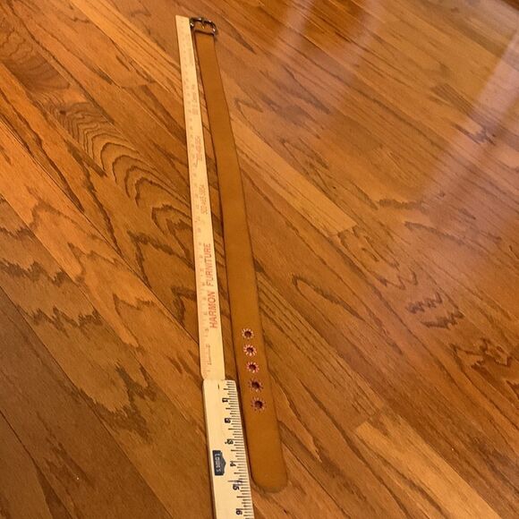 Gap size medium genuine leather belt. The color is tan - Picture 4 of 7